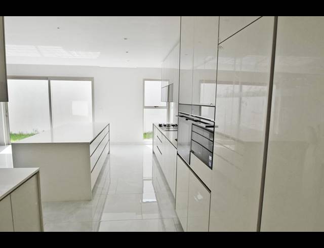 4 BEDROOM HOUSE FOR SALE IN SANDOWN